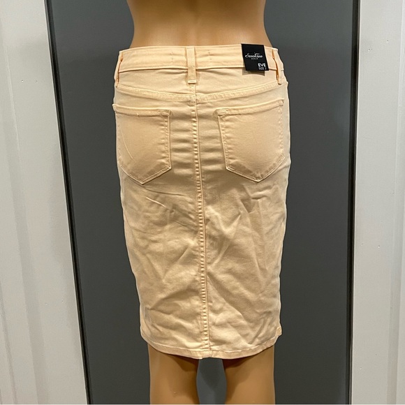 Seventwo Denim - Picture 3 of 7